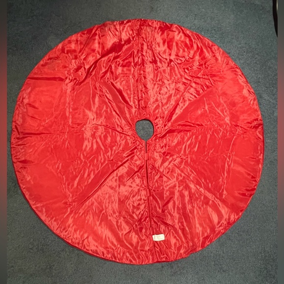 Christmas Red Velvet Tree Skirt 50” Round used ~ in pretty velvety Condition - Picture 2 of 4